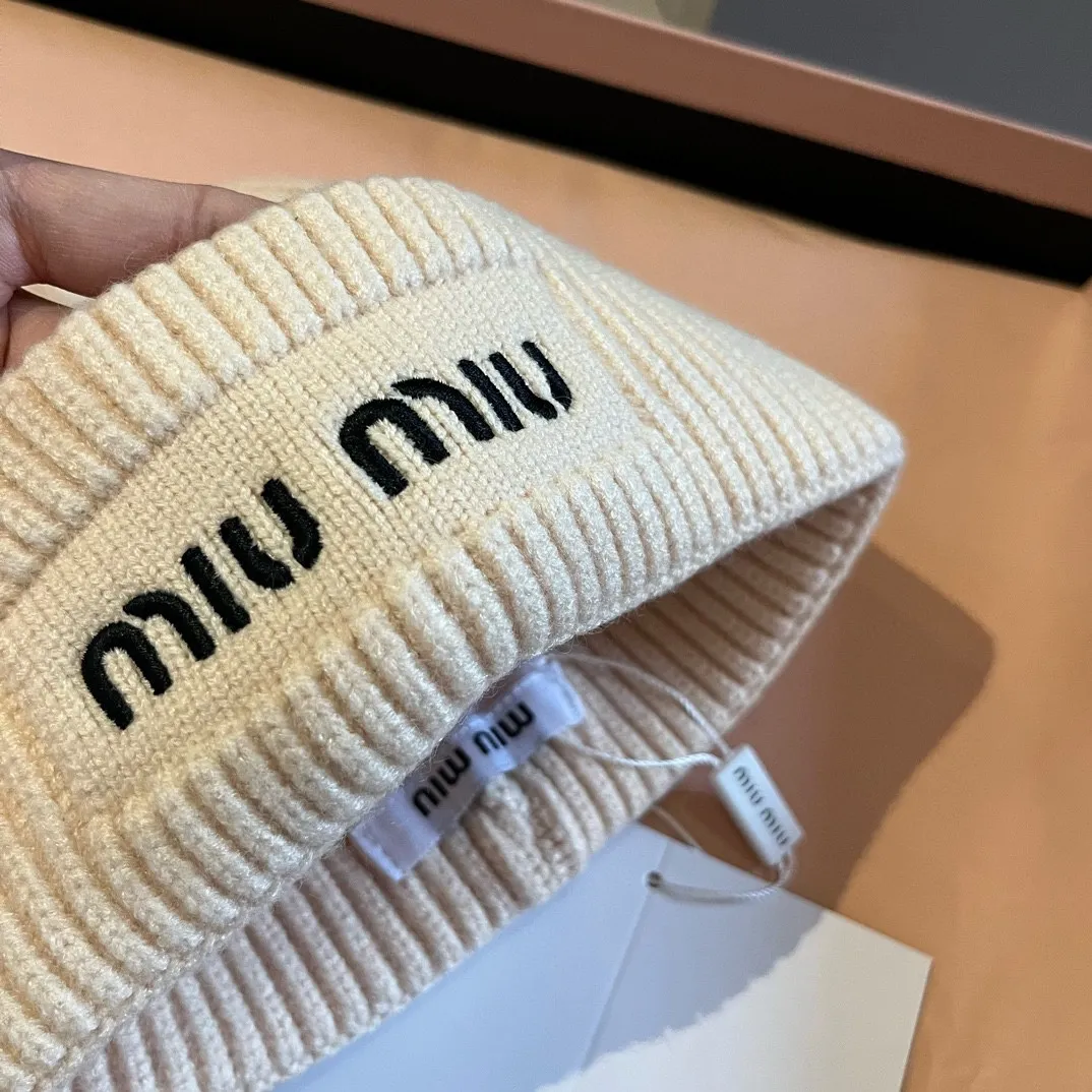 💰70¥ miumiu new knitted beanie, unisex