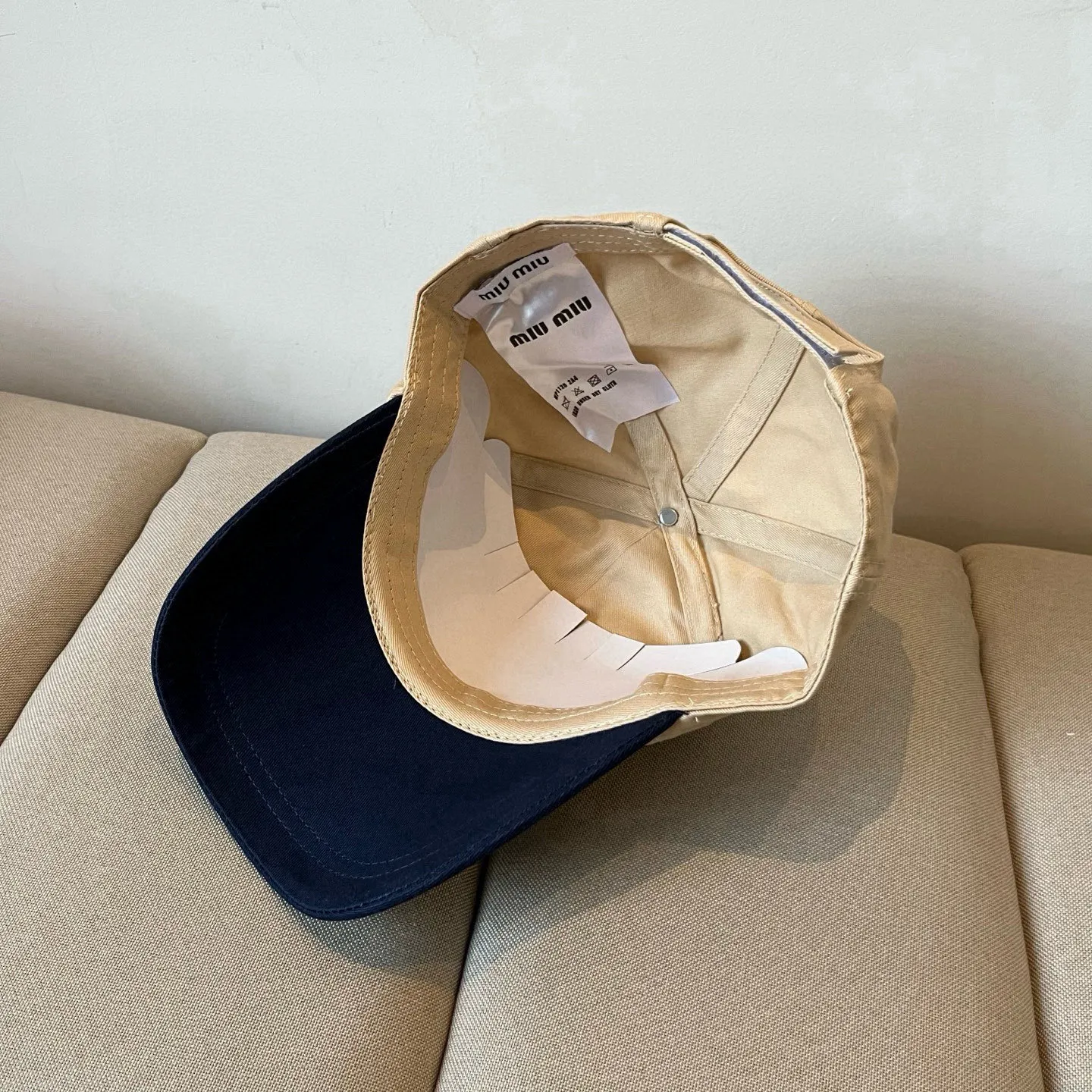 P60 miumiu original spring and summer new baseball cap, authentic mold-making and custom-made, the original workmanship is meticulous and the quality is superb!