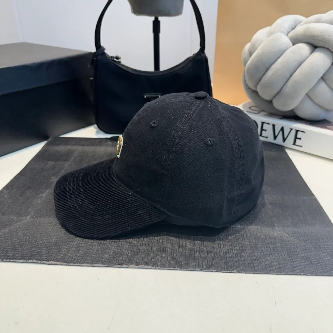 P60 Miumiu Miumiu's new custom-made baseball cap🧢The big brand style is super easy to match, so hurry up and get it!