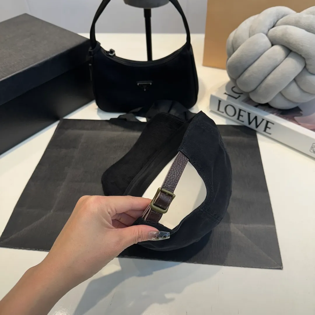 P60 Miumiu Miumiu's new custom-made baseball cap🧢The big brand style is super easy to match, so hurry up and get it!