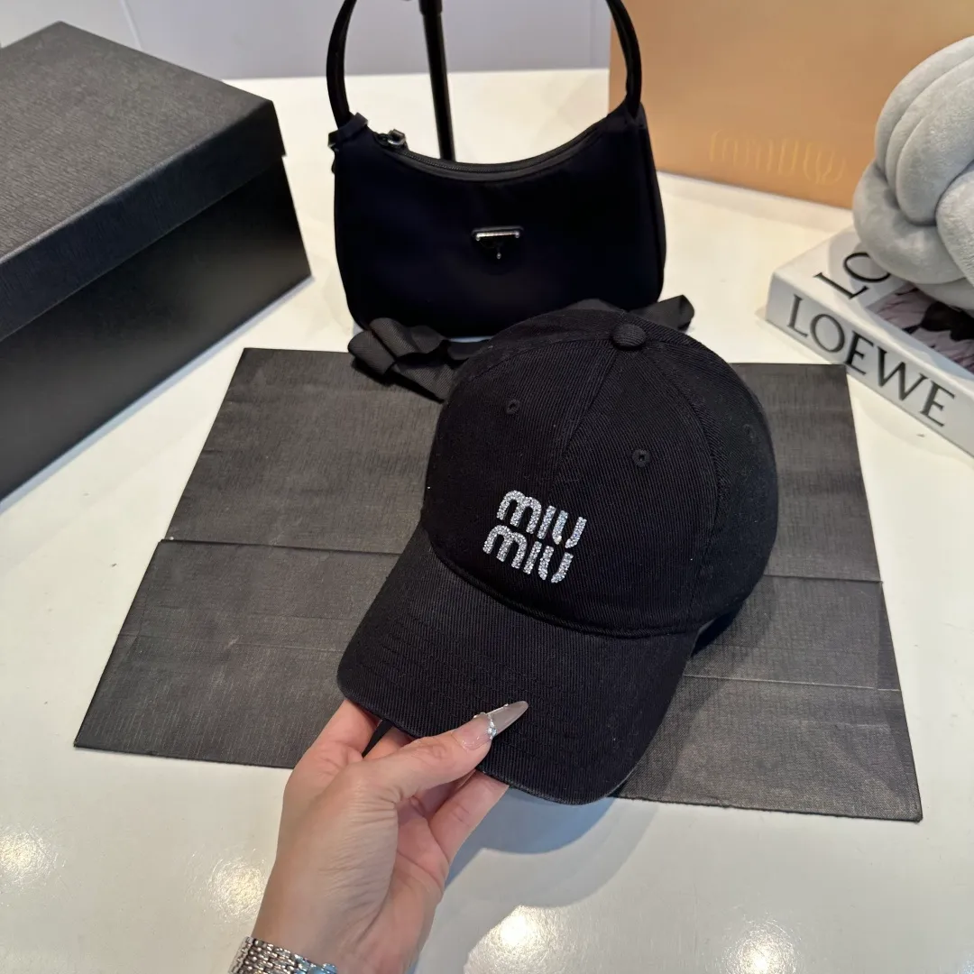 P60 miumiu new 25 spring and summer baseball cap, widened to show a small head, 25 spring and summer new logo embroidery, same style for men and women