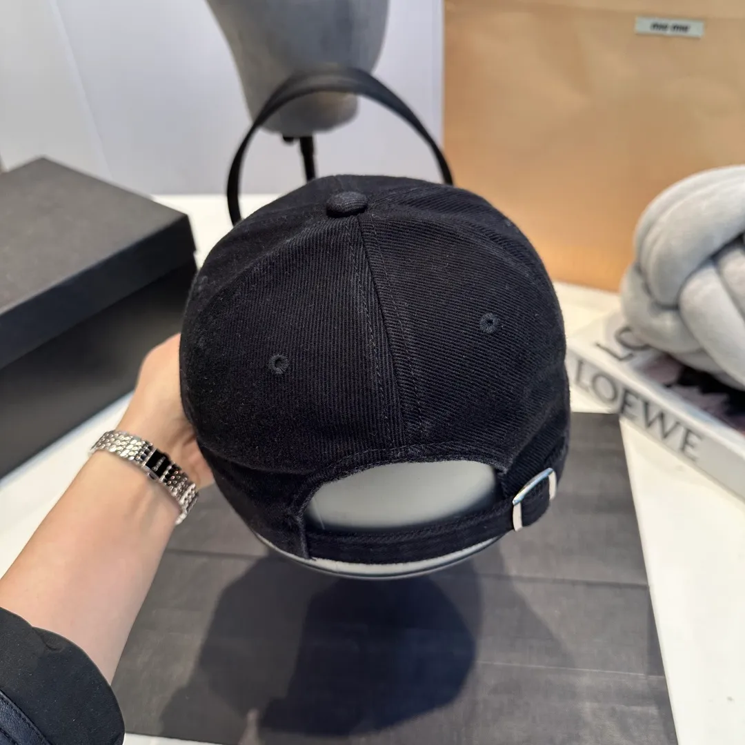 P60 miumiu new 25 spring and summer baseball cap, widened to show a small head, 25 spring and summer new logo embroidery, same style for men and women