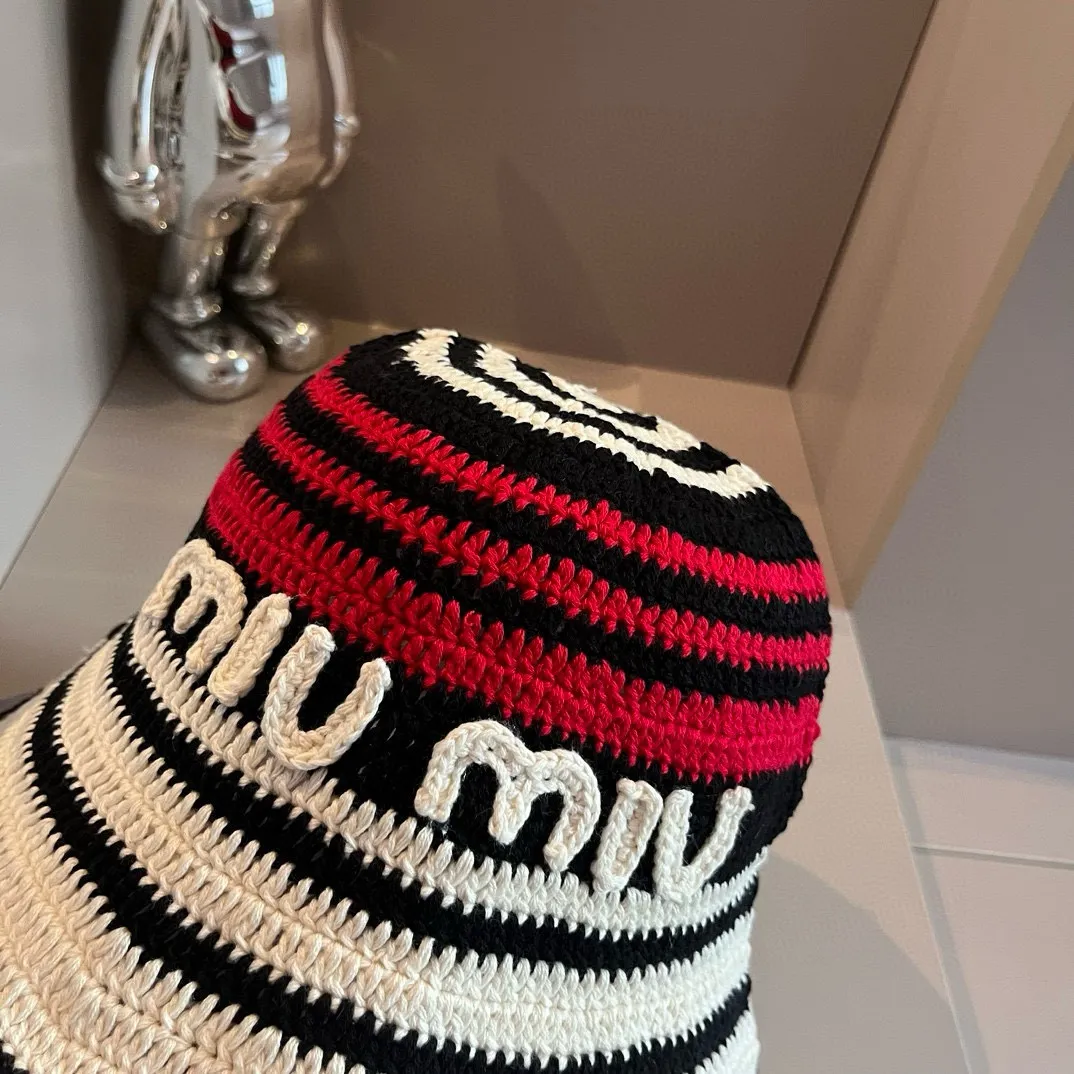 💰160¥ Miumiu new knitted fisherman hat at miumiu counter, official new model, detailed pictures to be released