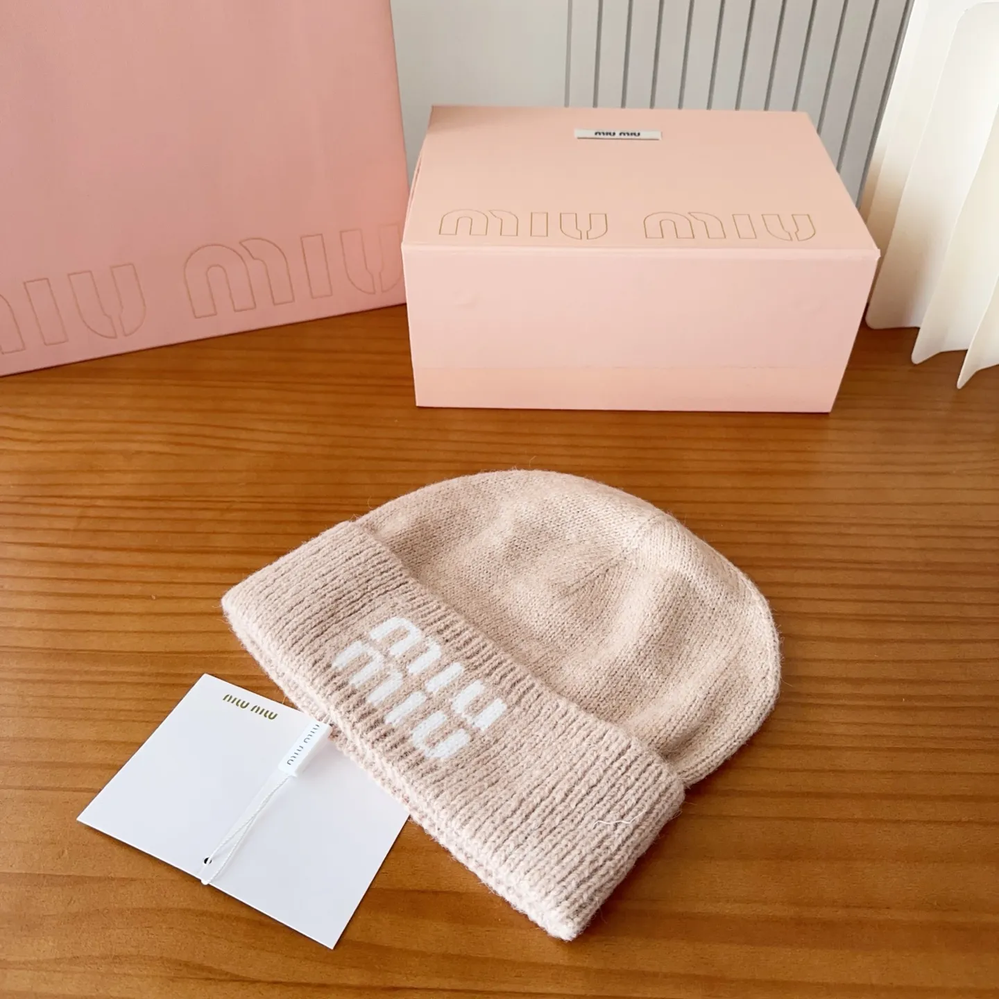 💰60 miumiu’s most popular knitted hat at the Miu Miu counter! Xiaohongshu’s new product is released, it’s so 🉑️, high-elastic fabric, classic colors, same style for men and women.
