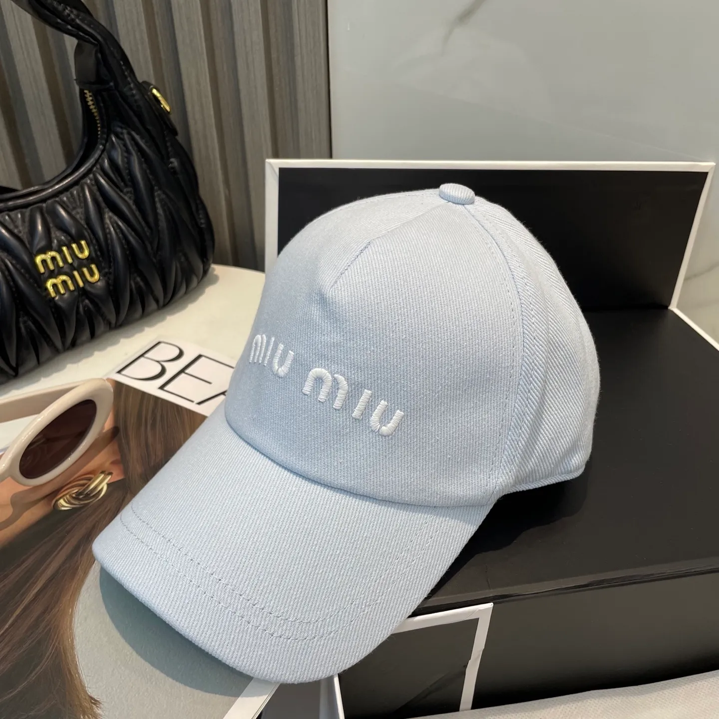 P60💛 Comes with dust bag. [Miumiu Miu Miu] New order style embroidered baseball cap🧢Big brand style is super easy to match, hurry up and get it!