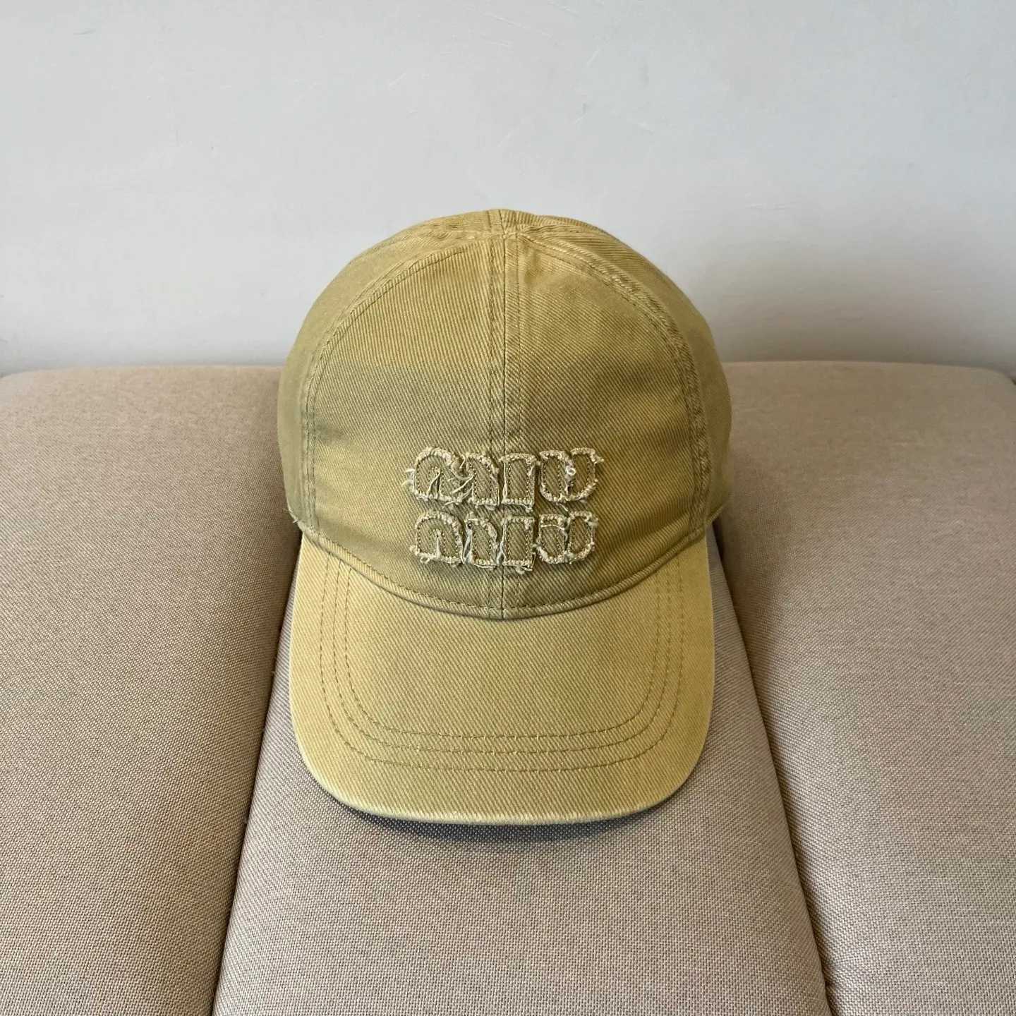 P60 miumiu original spring and summer new baseball cap, authentic mold-making and custom-made, the original workmanship is meticulous and the quality is superb!