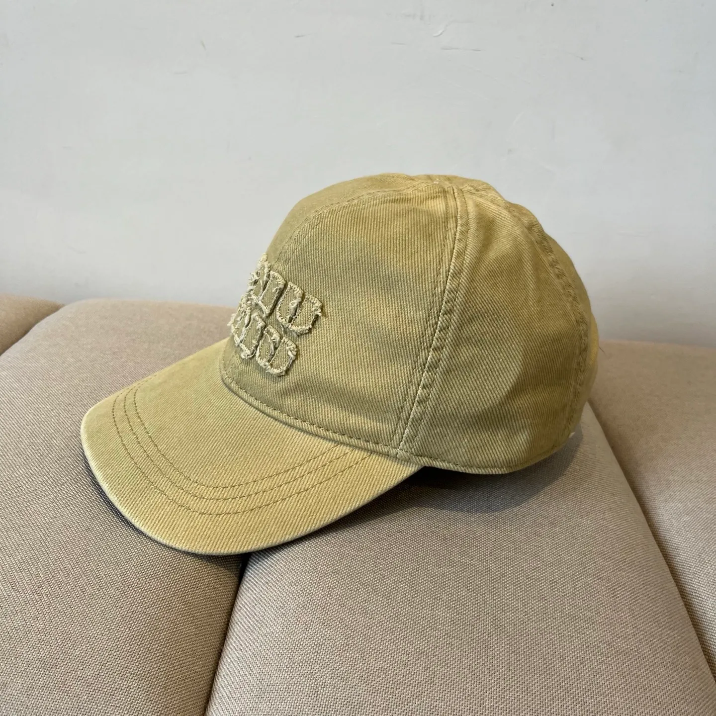 P60 miumiu original spring and summer new baseball cap, authentic mold-making and custom-made, the original workmanship is meticulous and the quality is superb!