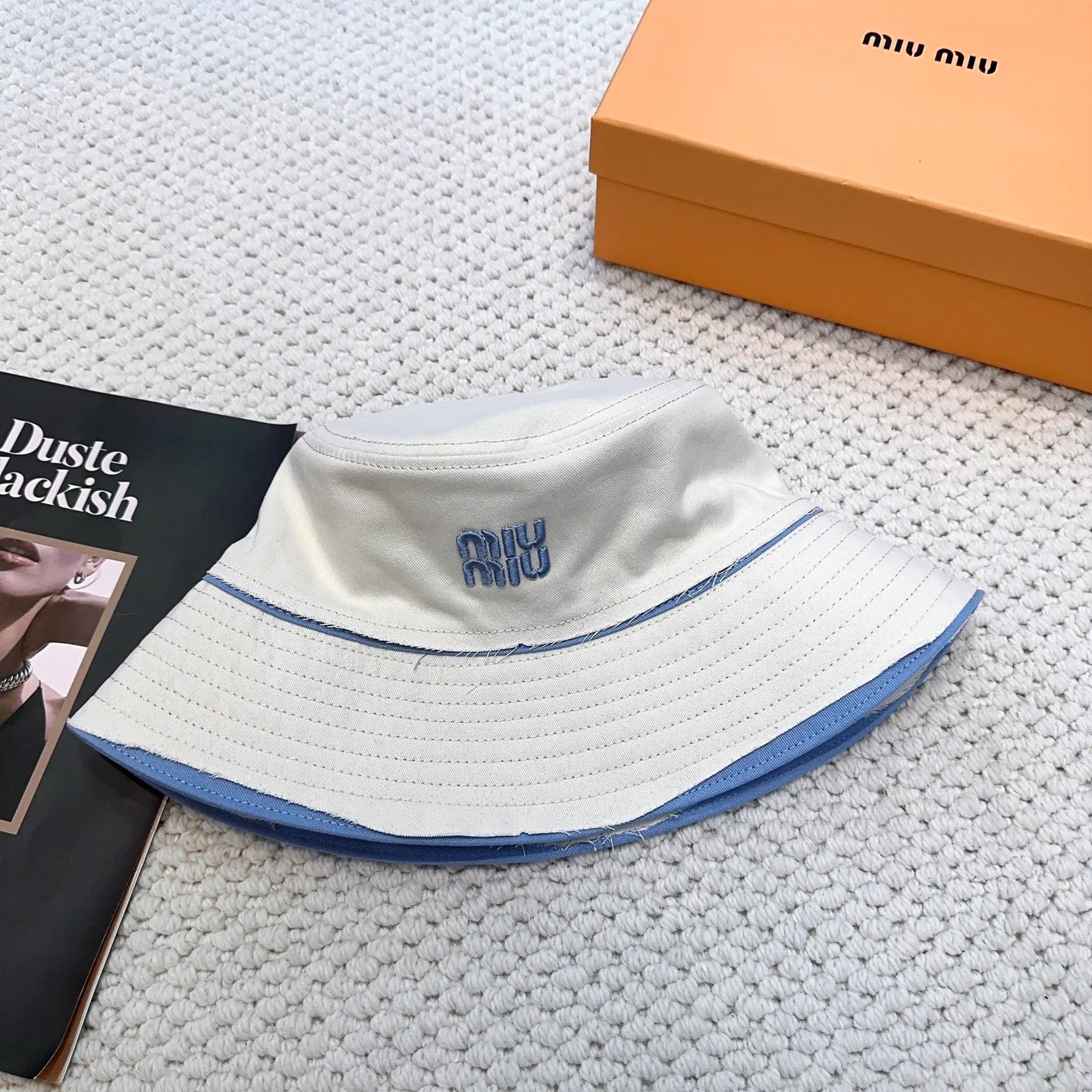 P80 miumiu limited new fisherman hat/baseball cap, a very attractive fisherman hat ~ the same style for men and women. It brings a sense of atmosphere when you go out every day. It feels great to change it occasionally.