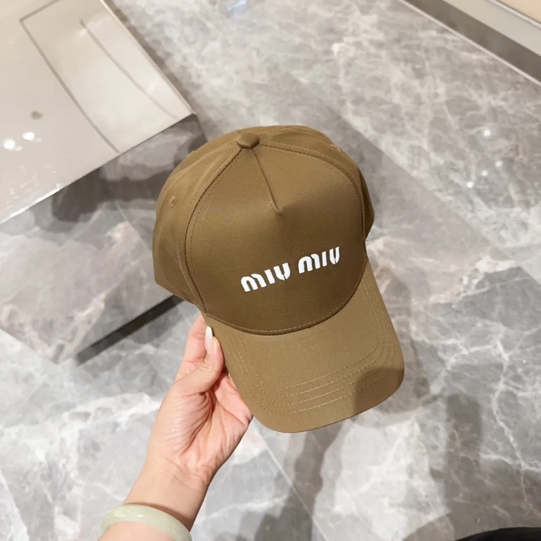 💰50 miumiu embroidered baseball cap, big brand style, very easy to match, get it now!
