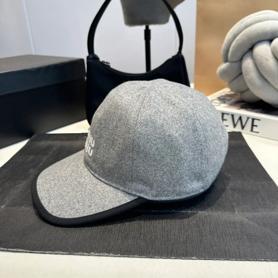 P70 miumiu new autumn and winter wool baseball cap, head circumference 57cm