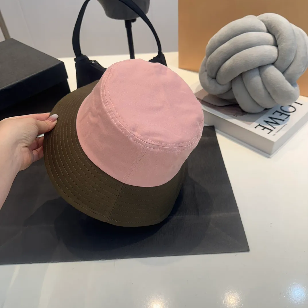 P56 MiuMiu Miu Miu girl's daily bucket hat. A very versatile baseball cap. Classic embroidered logo. Versatile and fashionable.