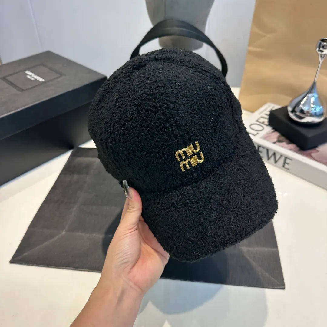 P60 miumiu 25 autumn and winter new lamb wool letter baseball cap