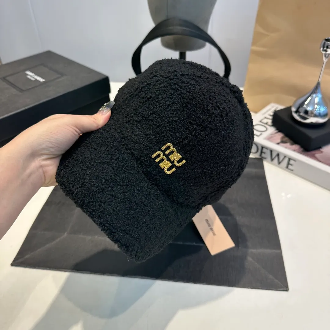 P60 miumiu 25 autumn and winter new lamb wool letter baseball cap