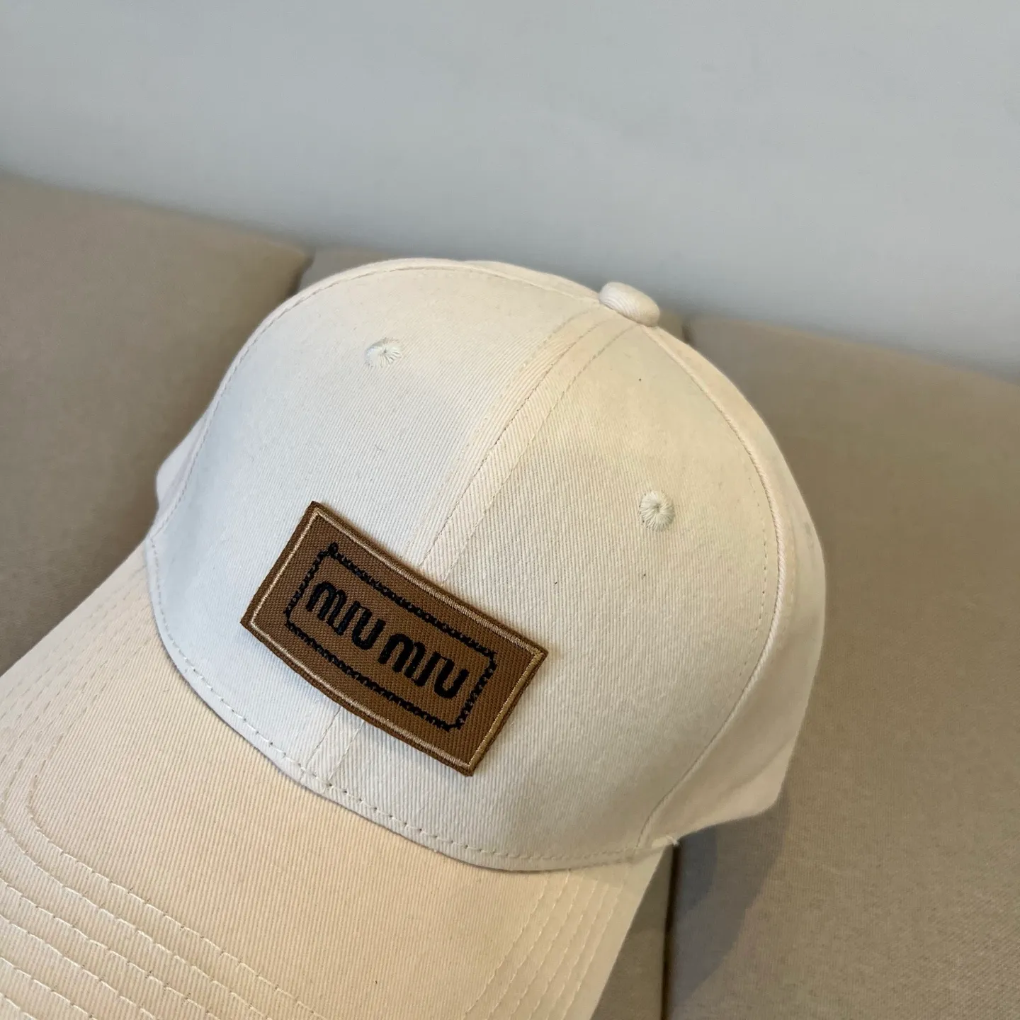 P66 miumiu original spring and summer new baseball cap, authentic mold-making and custom-made, the original workmanship is meticulous and the quality is superb!