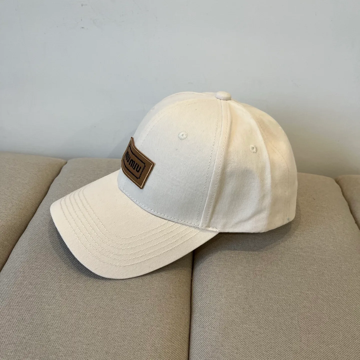 P66 miumiu original spring and summer new baseball cap, authentic mold-making and custom-made, the original workmanship is meticulous and the quality is superb!