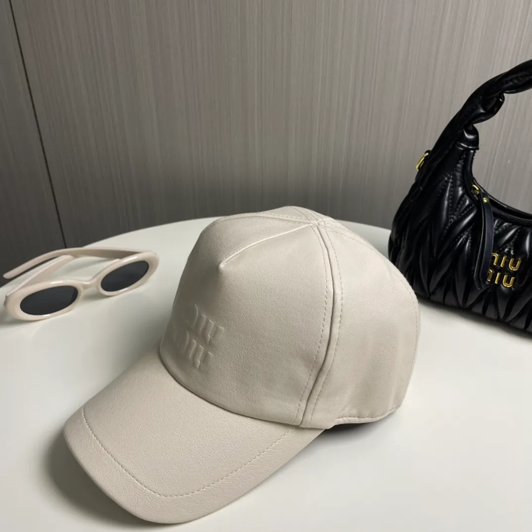 P66 comes with a cloth bag, miumiu new autumn and winter new original baseball cap, full of retro charm, 1:1 mold customization, excellent quality, basic head circumference 56, adjustable.
