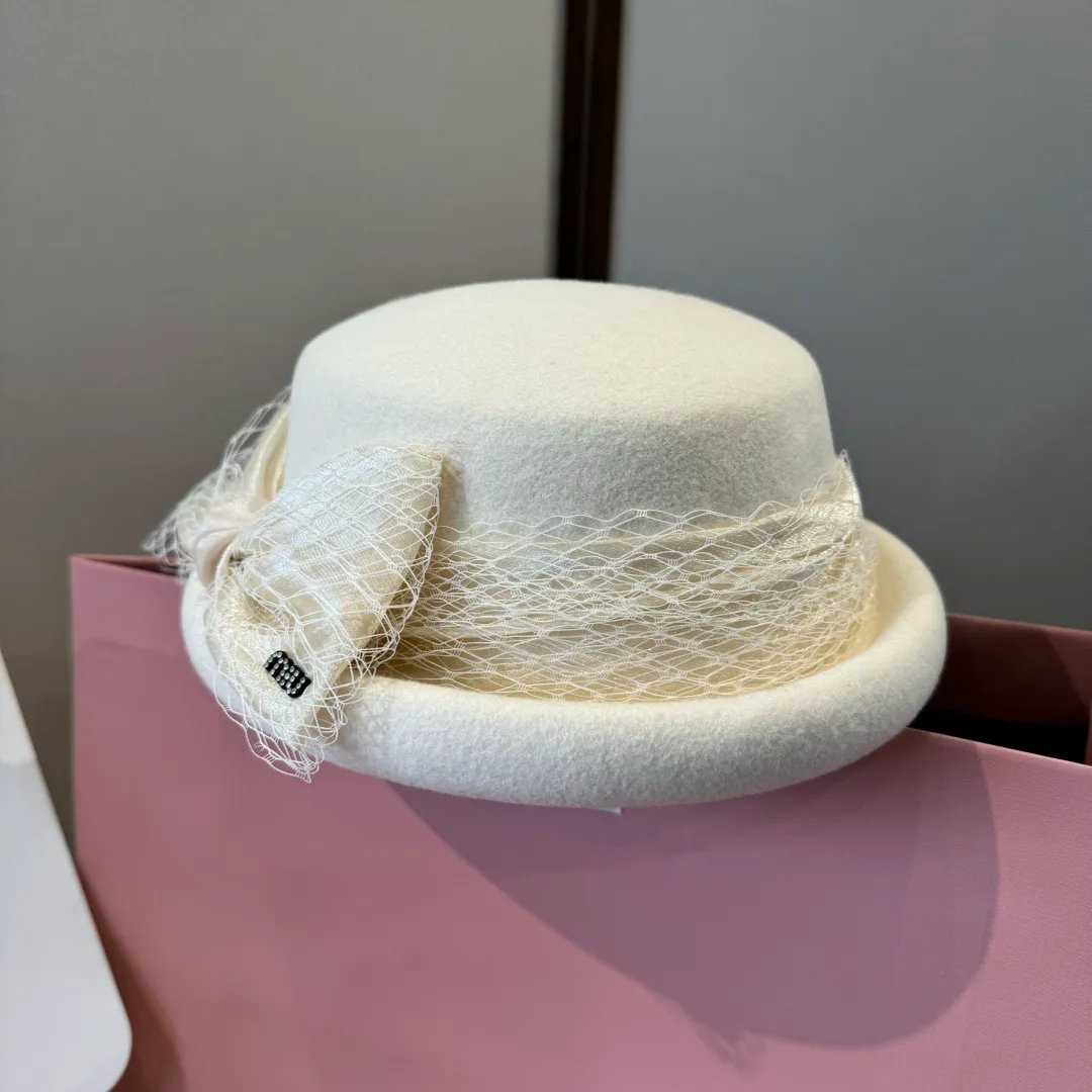 💰230¥ White miumiu new wool 🦙 top hat, beret, super goddess style, advanced custom hat, 100% wool 🦙% fabric, head circumference 57cm