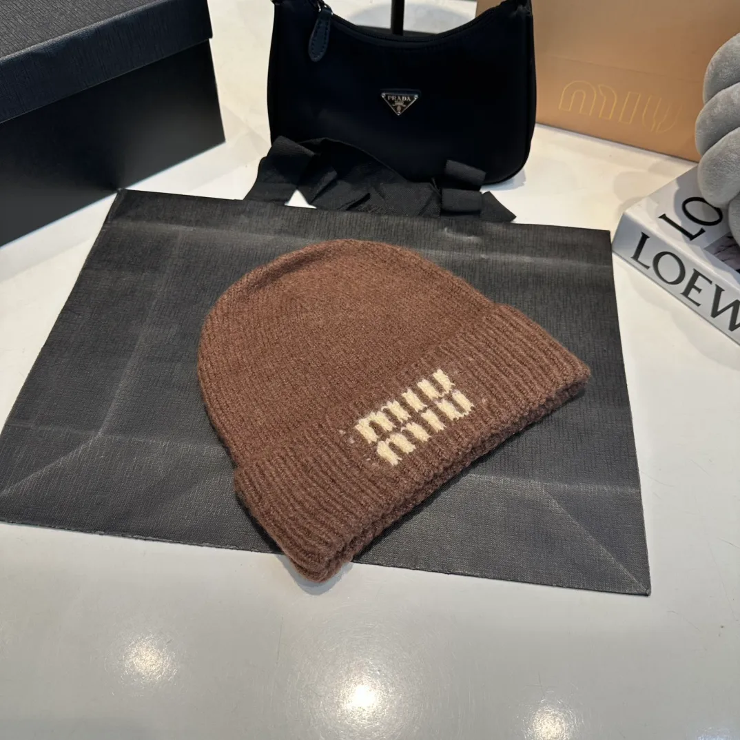 P56 miumiu Miu Miu counter new knitted woolen hat
