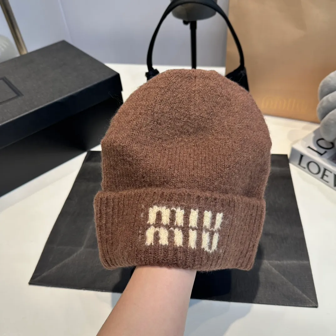 P56 miumiu Miu Miu counter new knitted woolen hat