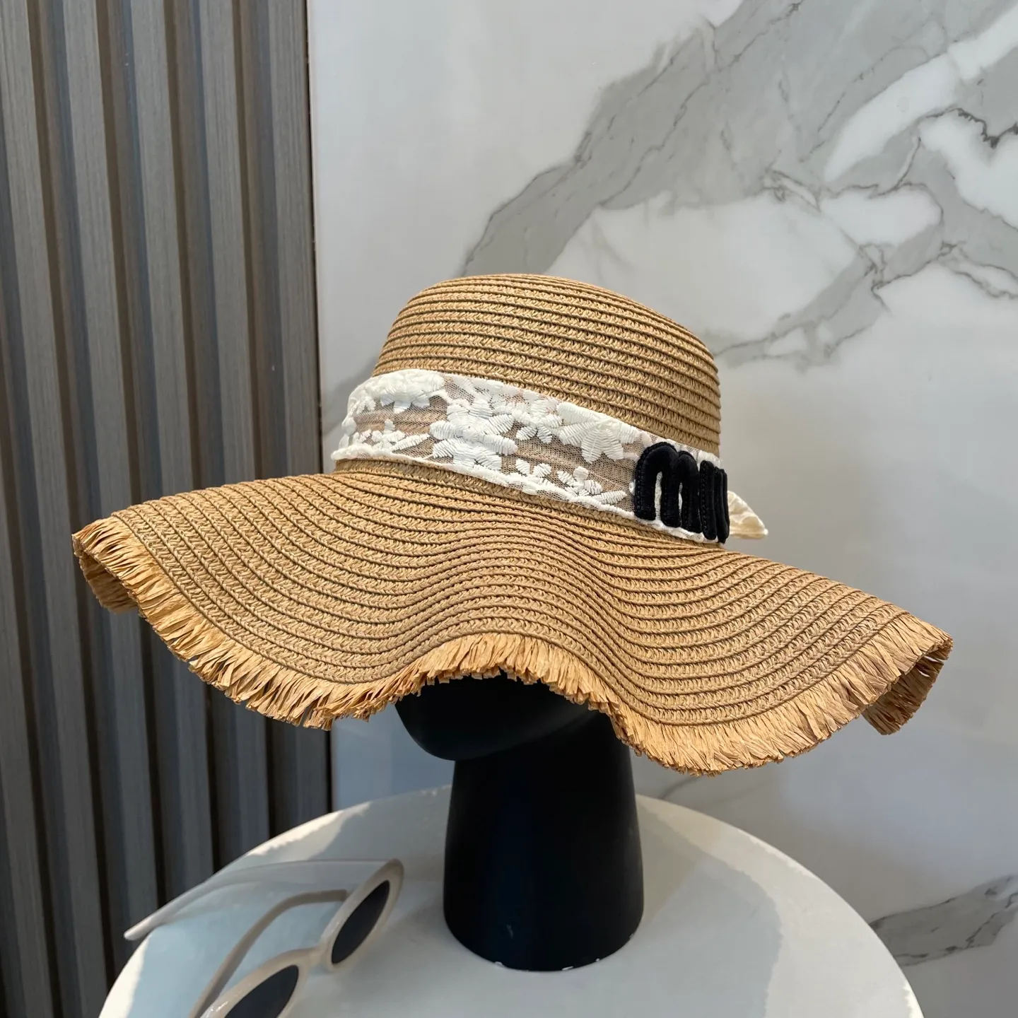 P60 miumiu 2025 new straw hat, advanced customization, lady style, attention to detail, sun protection and UV protection in summer, a must-have for travel, versatile and good-looking