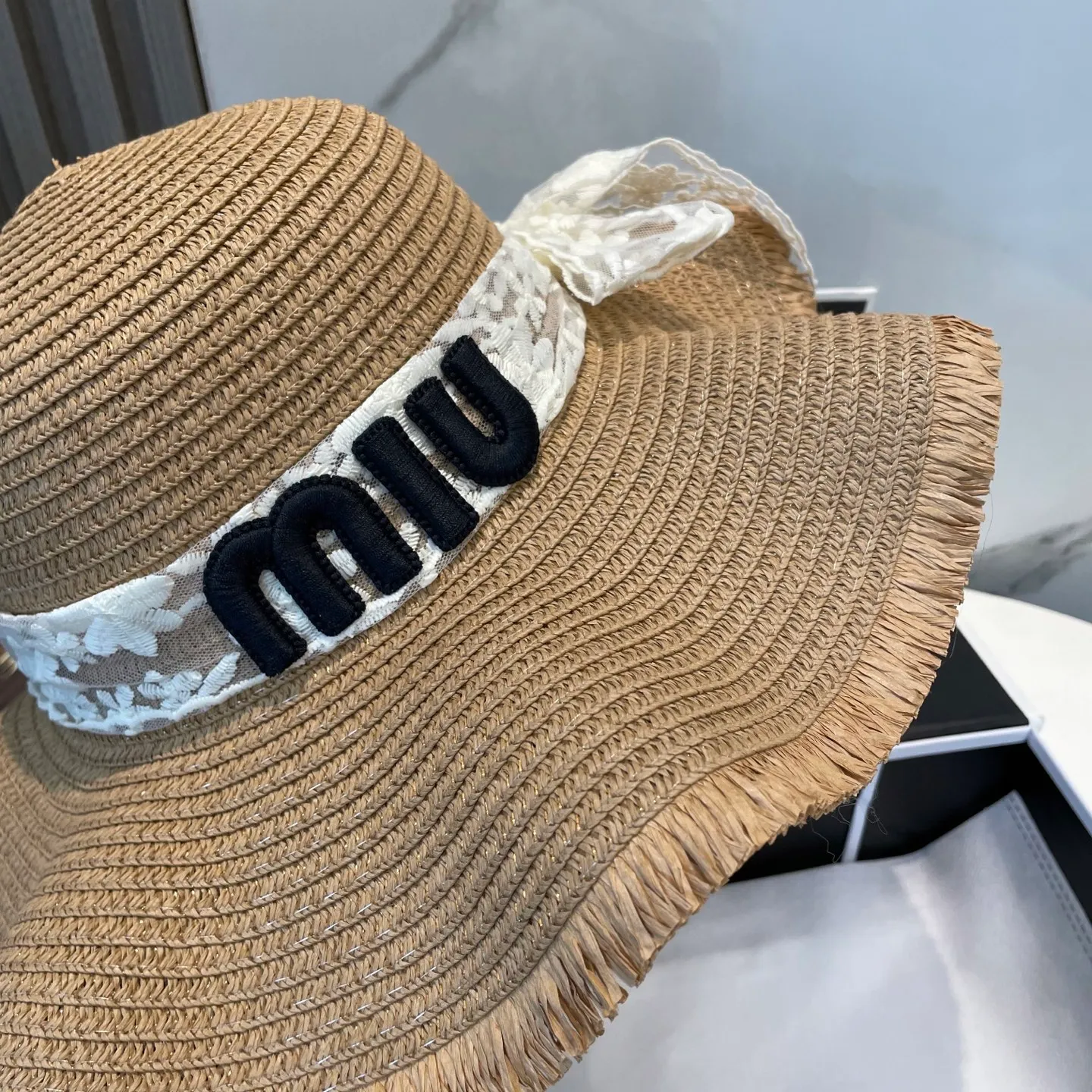 P60 miumiu 2025 new straw hat, advanced customization, lady style, attention to detail, sun protection and UV protection in summer, a must-have for travel, versatile and good-looking