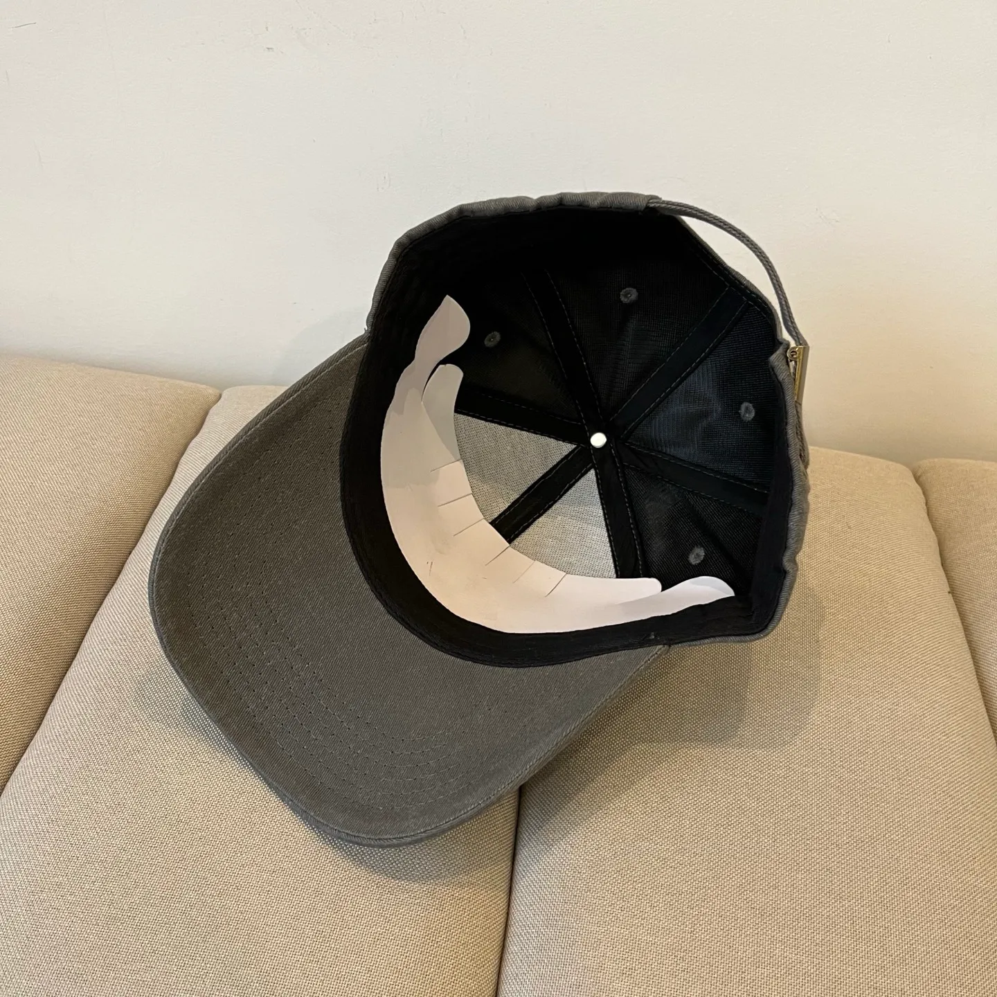 P66 miumiu original spring and summer new baseball cap, authentic mold-making and custom-made, the original workmanship is meticulous and the quality is superb!