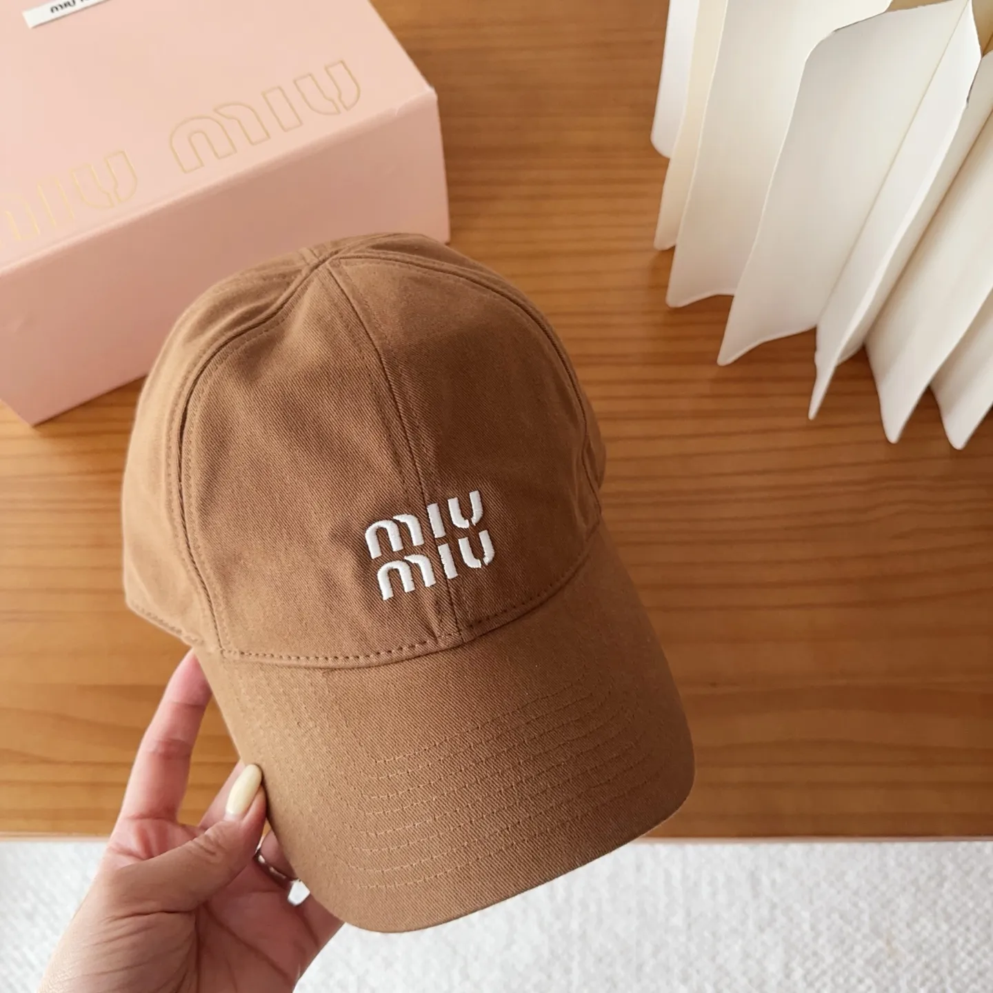 💰60 miumiu new autumn and winter baseball cap from miumiu. The original order is genuine and made to order. The original workmanship is meticulous and the quality is superb!