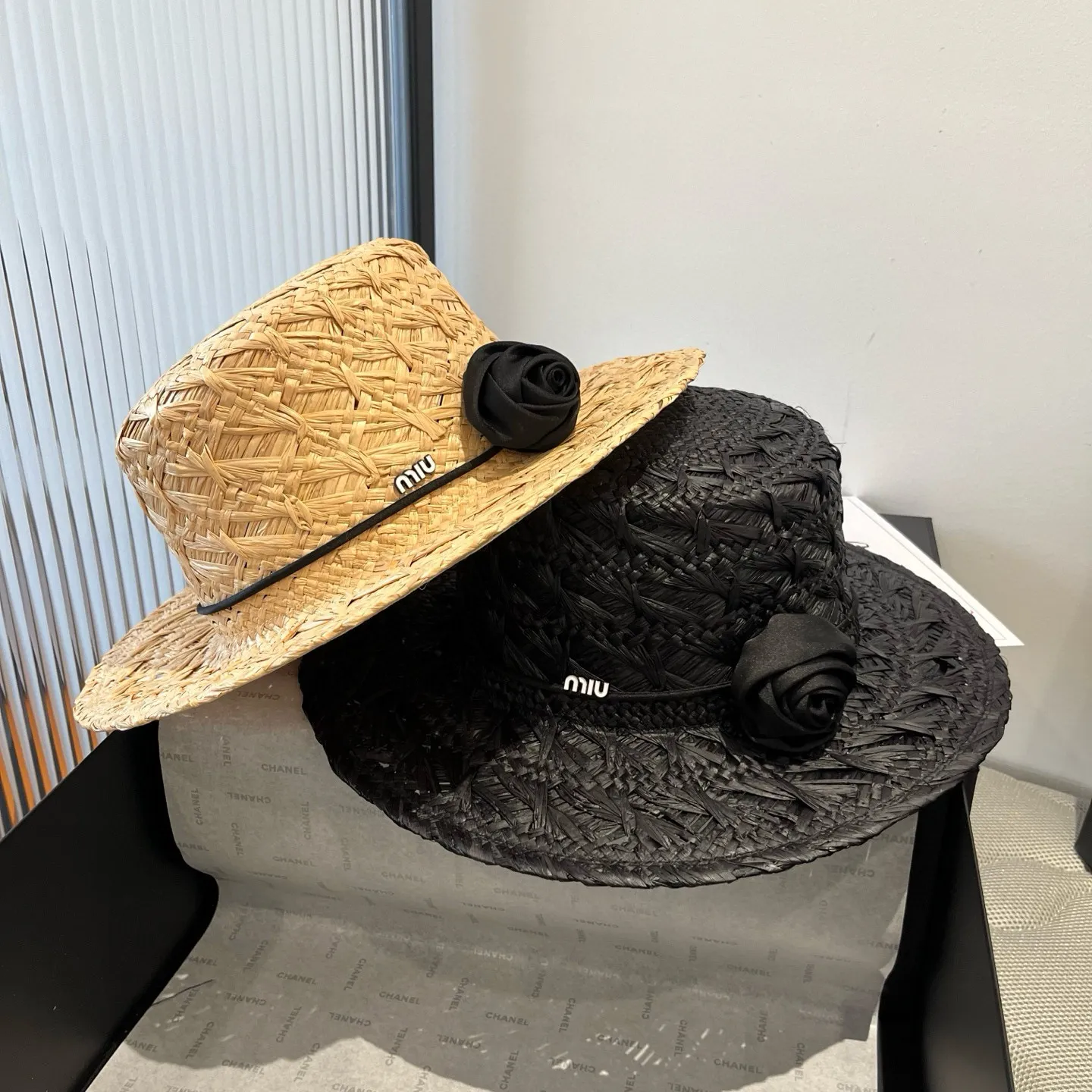 💰190¥ miumiu 25 summer style flat-top straw hat, raffia straw hat, head circumference 57cm