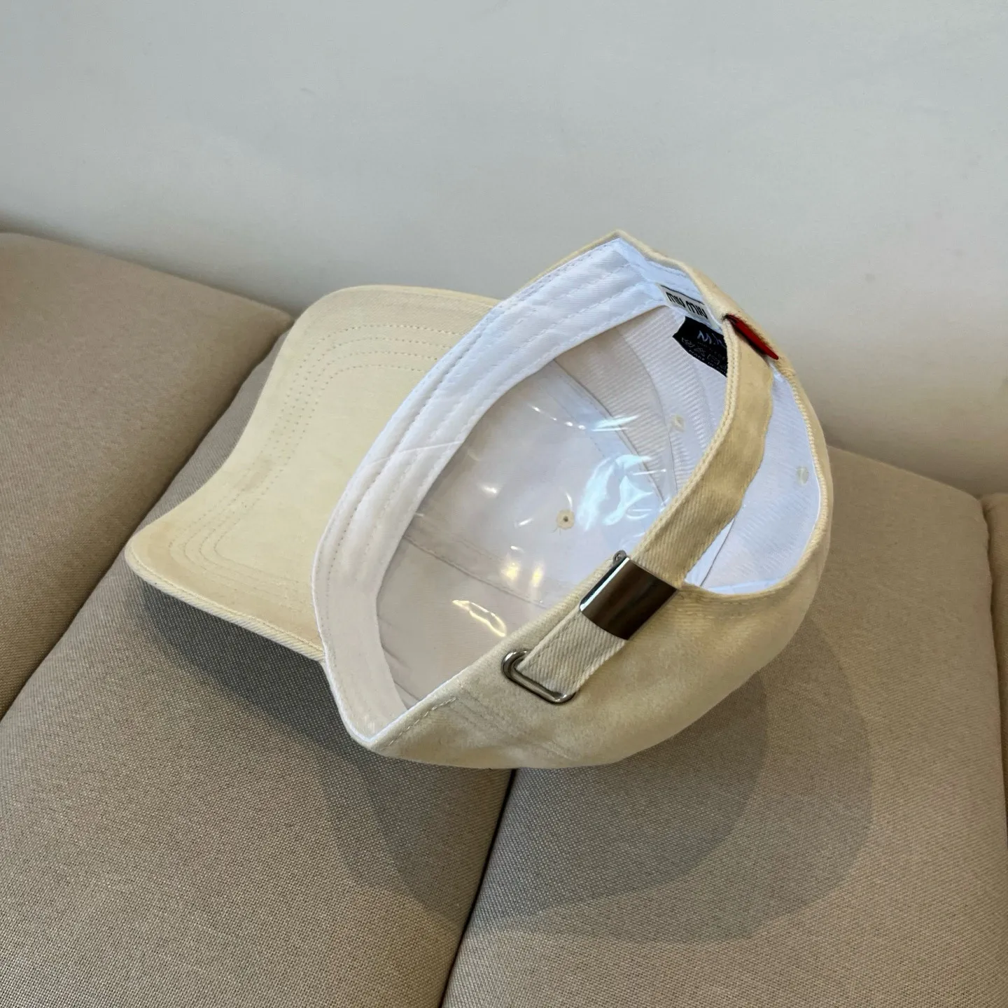P60 miumiu original spring and summer new baseball cap, authentic mold-making and custom-made, the original workmanship is meticulous and the quality is superb!
