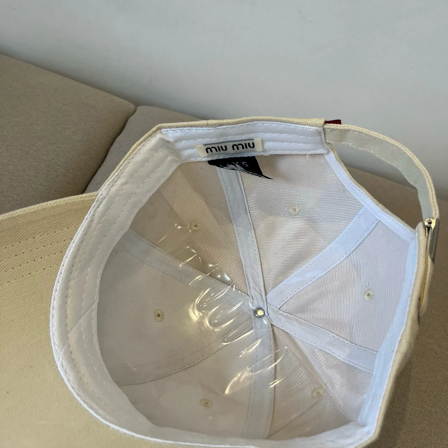 P60 miumiu original spring and summer new baseball cap, authentic mold-making and custom-made, the original workmanship is meticulous and the quality is superb!