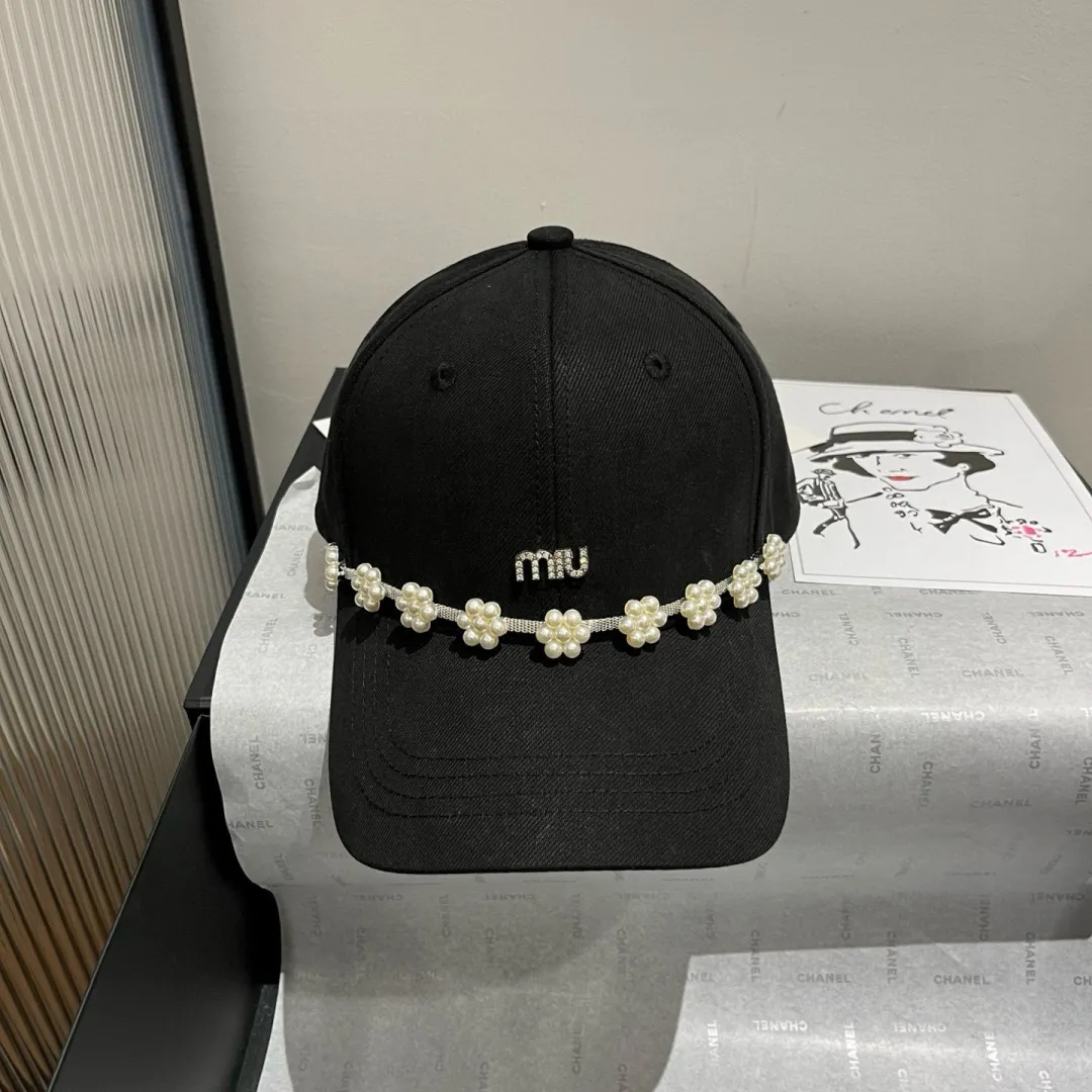 💰80¥ miumiu new peaked cap