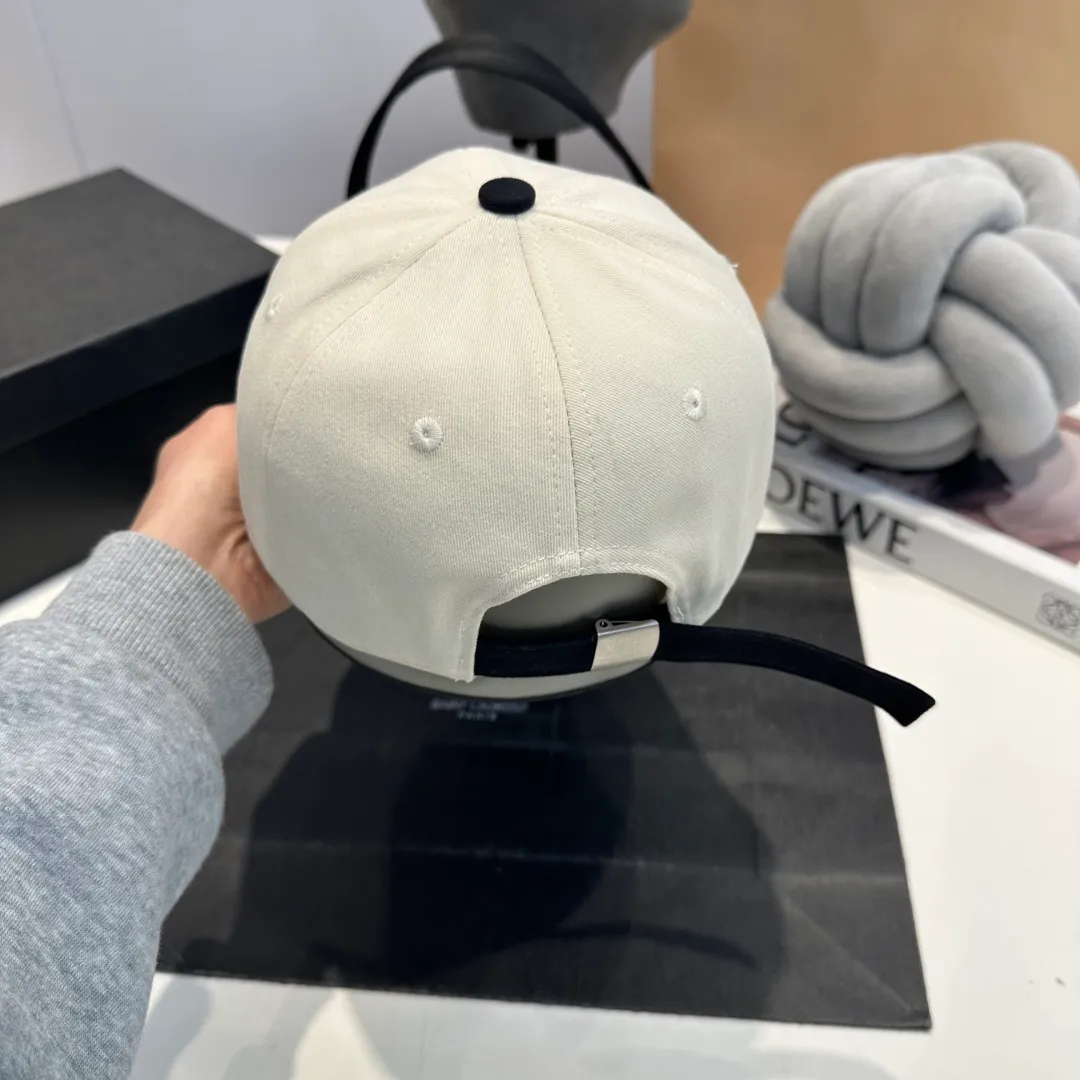 P56 miumiu original spring and summer new baseball cap, genuine mold-making and custom-made, the original workmanship is meticulous and the quality is superb!