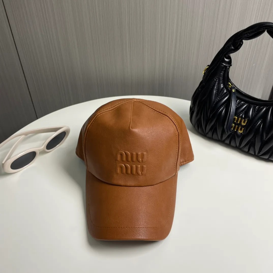 P66 comes with a cloth bag, miumiu new autumn and winter new original baseball cap, full of retro charm, 1:1 mold customization, excellent quality, basic head circumference 56, adjustable.