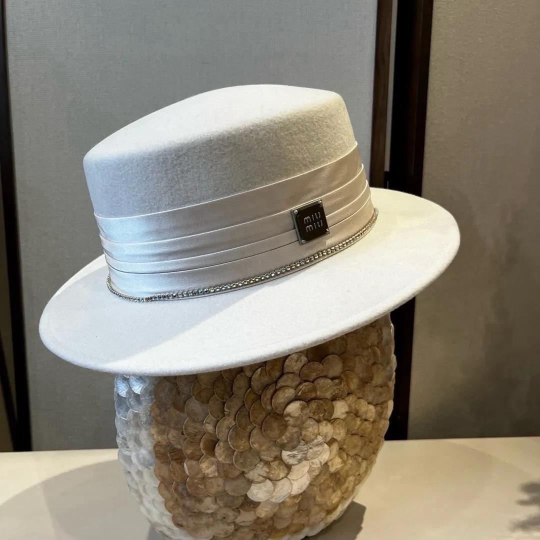 💰220¥ miumiu new wool top hat, flat top hat, 100% wool fabric 🦙%, head circumference 57cm