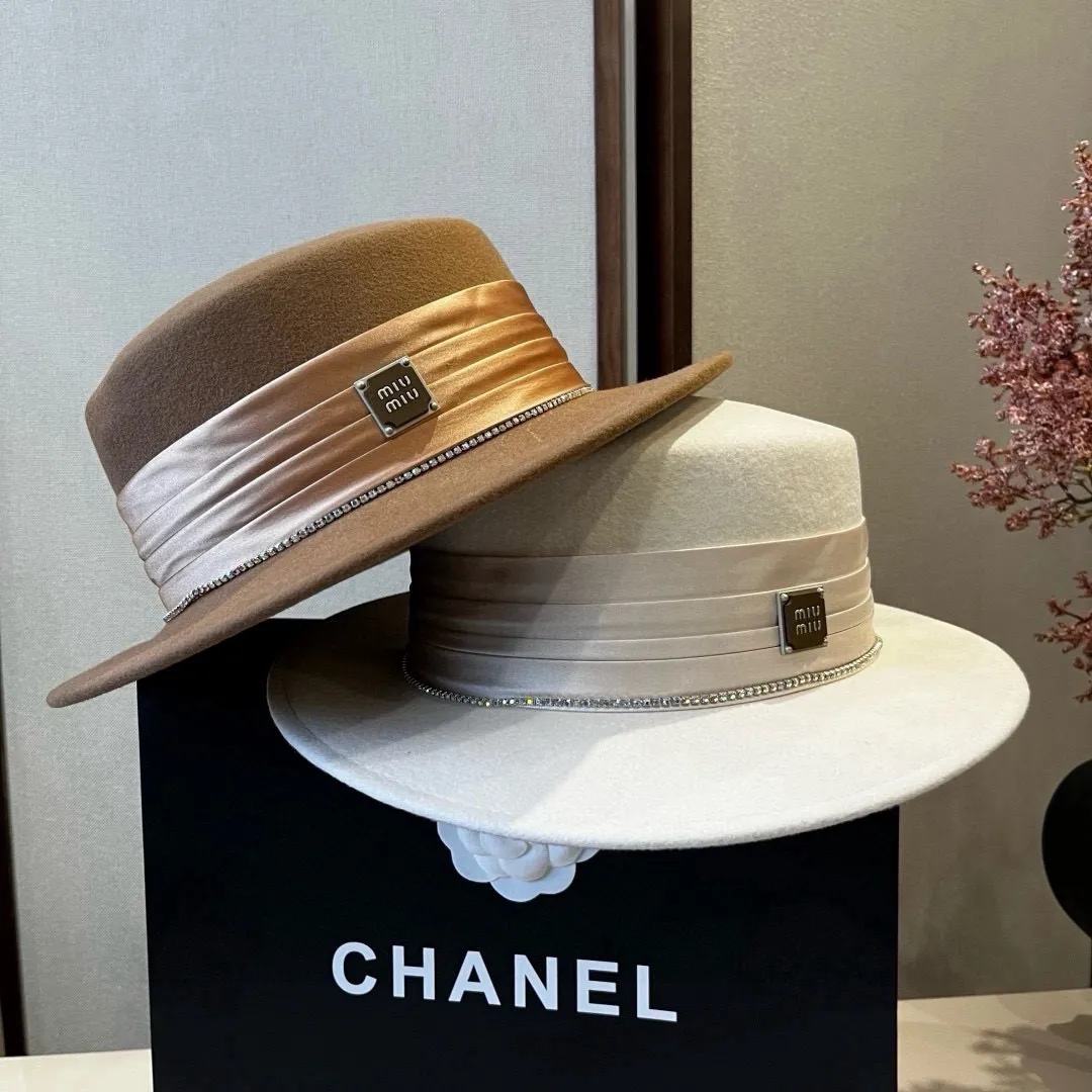 💰220¥ miumiu new wool top hat, flat top hat, 100% wool fabric 🦙%, head circumference 57cm