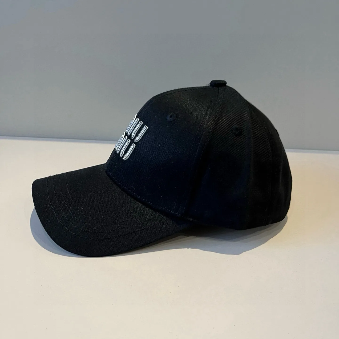 P60 miumiu original spring and summer new baseball cap, authentic mold-making and custom-made, the original workmanship is meticulous and the quality is superb!