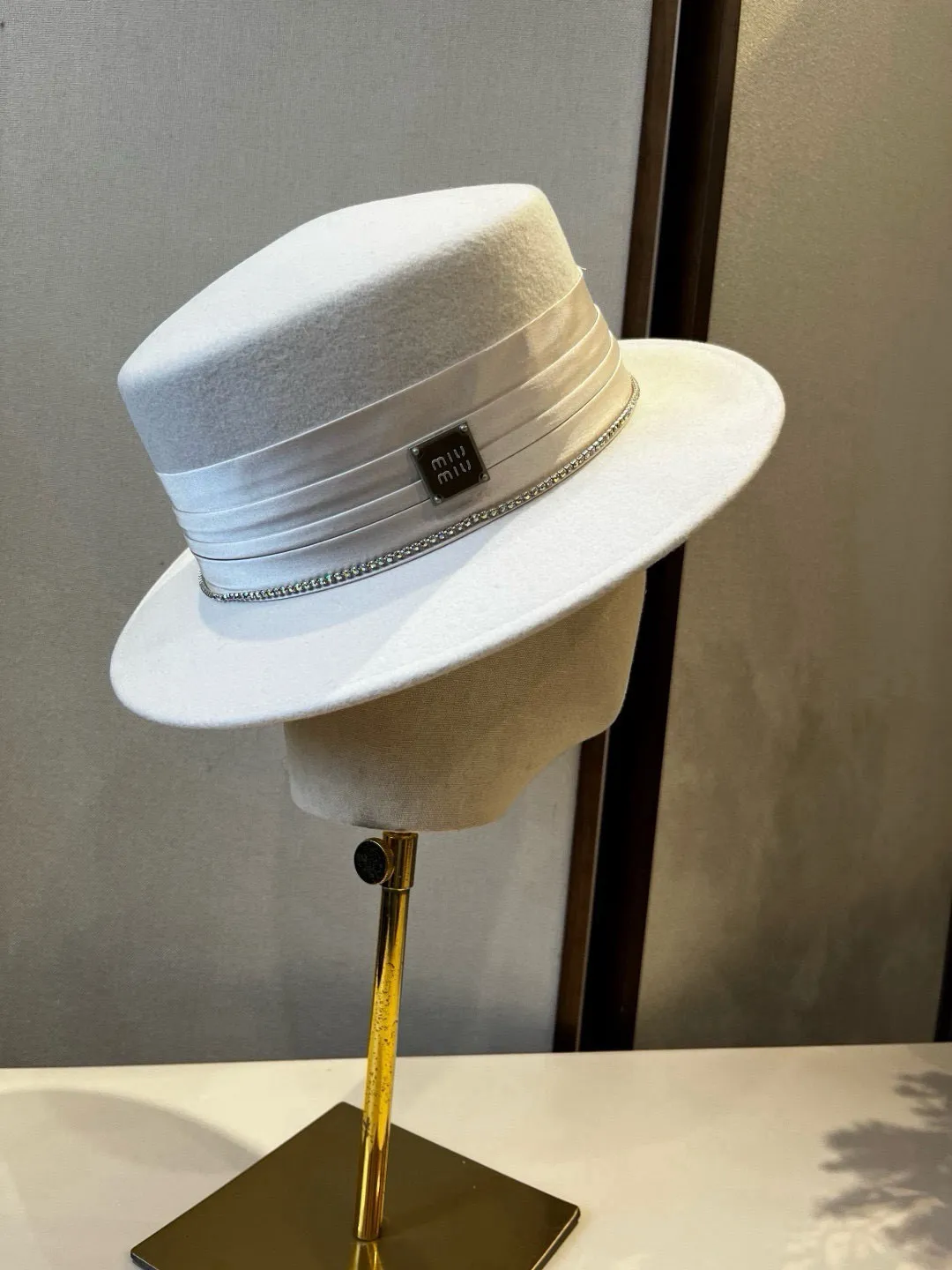 💰210¥ miumiu new wool top hat, flat top hat, 100% wool fabric 🦙%, head circumference 57cm