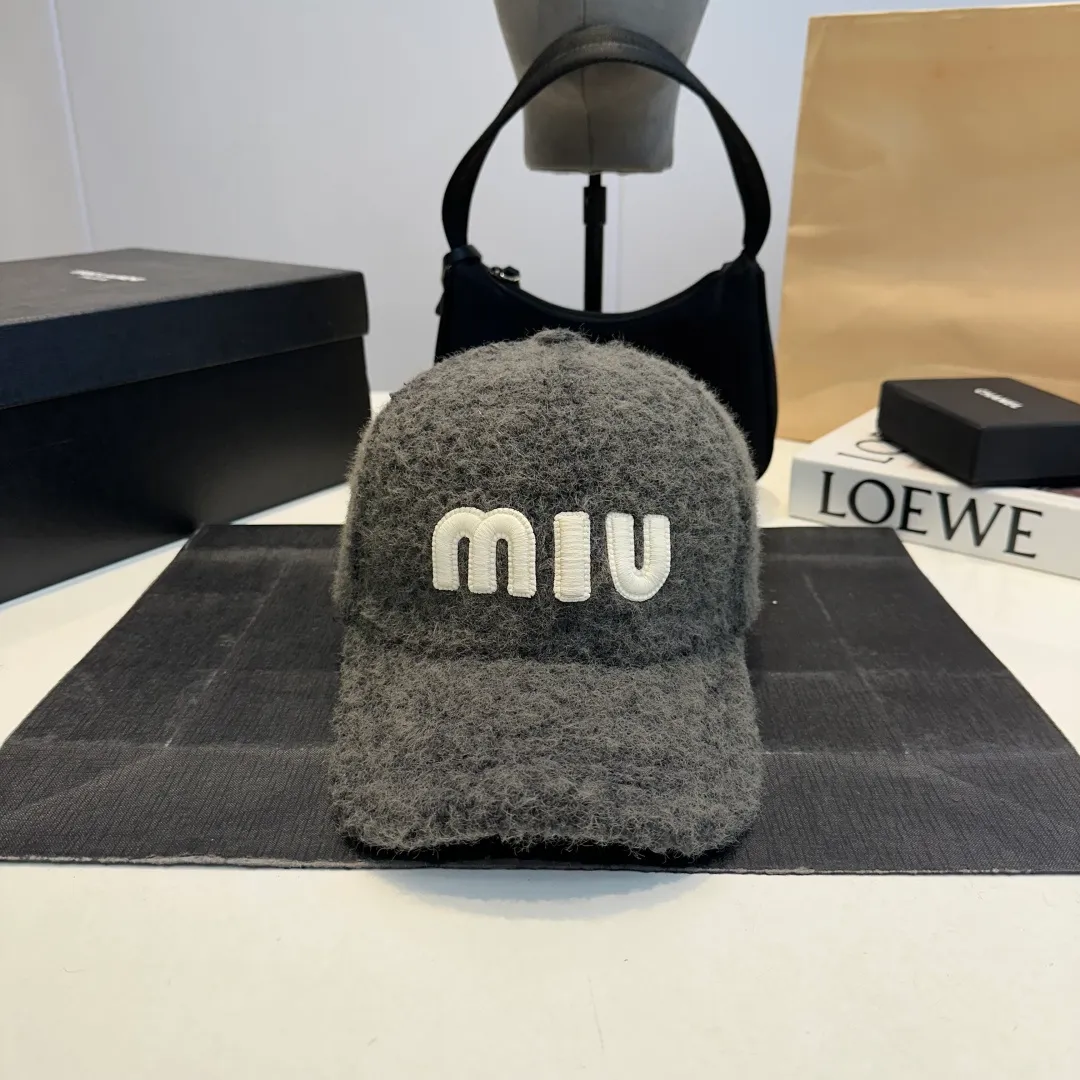 P56 Miumiu Miumiu new order style embroidered baseball cap🧢Big brand style is super easy to match, get it now!