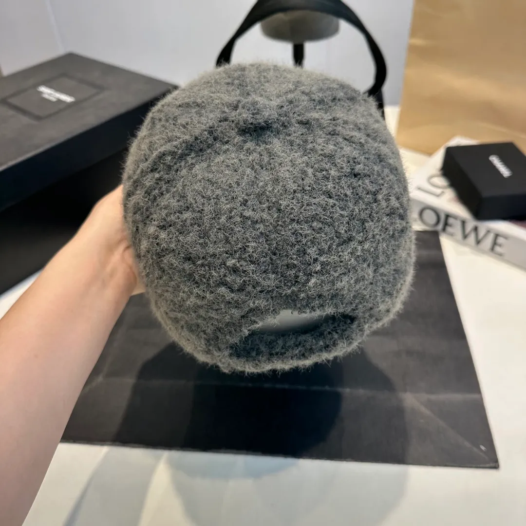 P56 Miumiu Miumiu new order style embroidered baseball cap🧢Big brand style is super easy to match, get it now!
