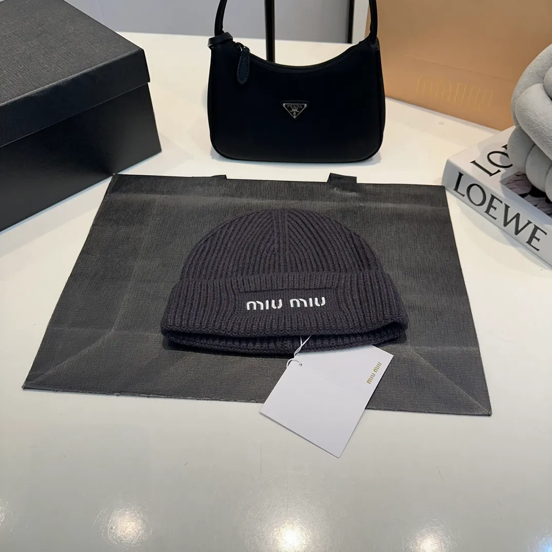 P56 high version Miumiu knitted hat, cold hat super warm