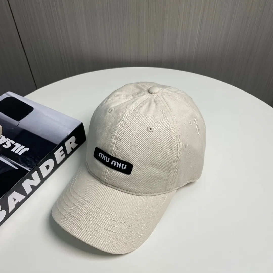 P60 miumiu new solid color baseball cap, the hottest color at the moment - full of street style! Trendy and versatile, Xiaohongshu grows grass, poison, get your boyfriend, and cool together