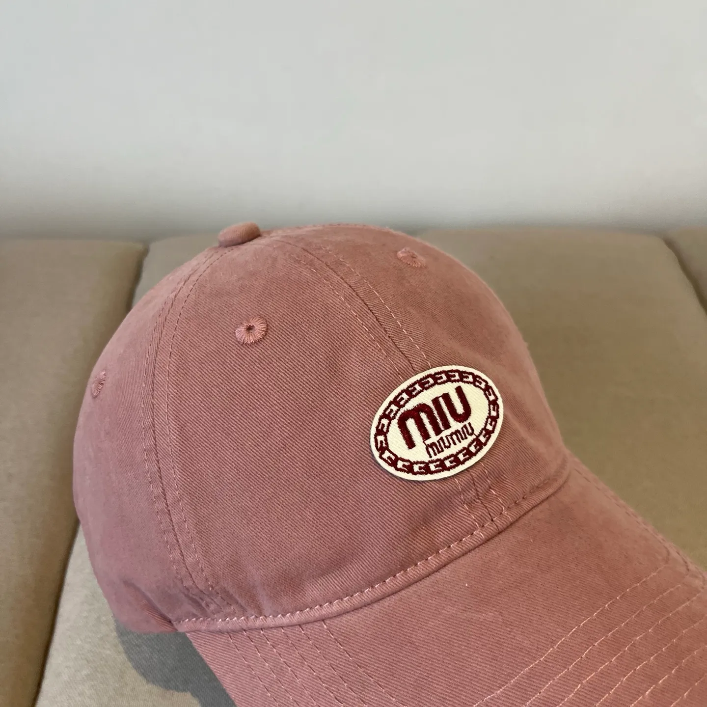 P60 miumiu original spring and summer new baseball cap, authentic mold-making and custom-made, the original workmanship is meticulous and the quality is superb!