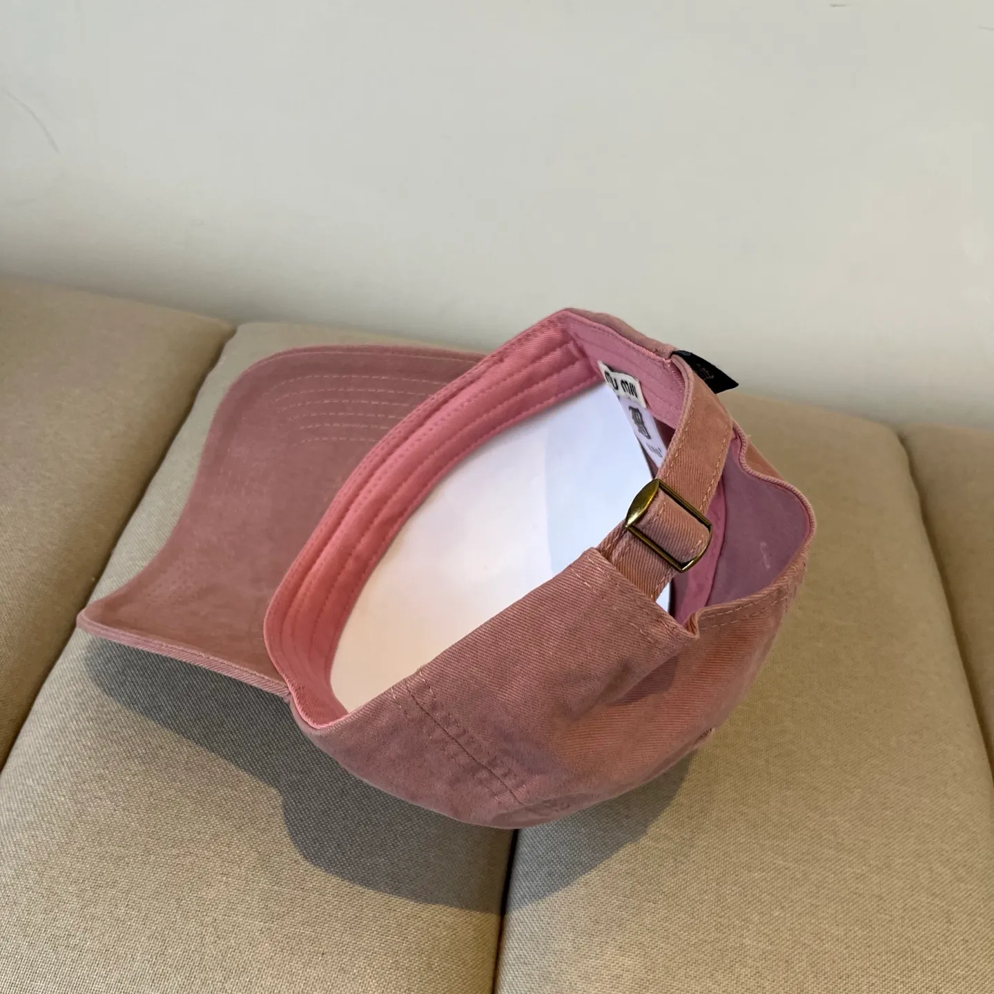 P60 miumiu original spring and summer new baseball cap, authentic mold-making and custom-made, the original workmanship is meticulous and the quality is superb!