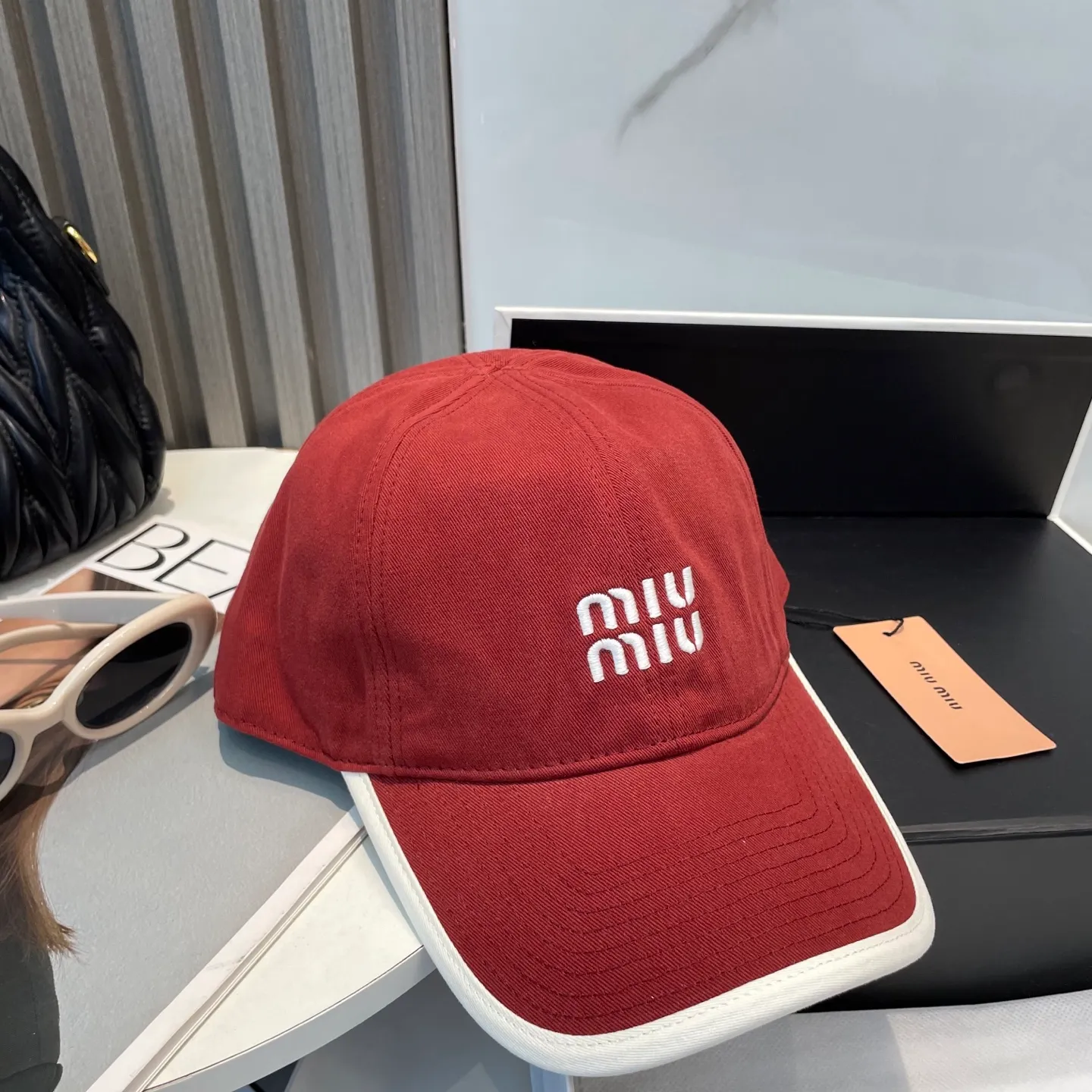 P60💛 Comes with dust bag. [Miumiu Miu Miu] New order style embroidered baseball cap🧢Big brand style is super easy to match, hurry up and get it!