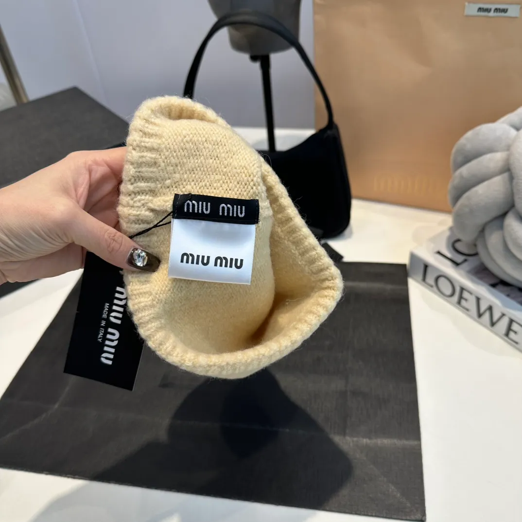 P56 miumiu Miu Miu counter new knitted woolen hat