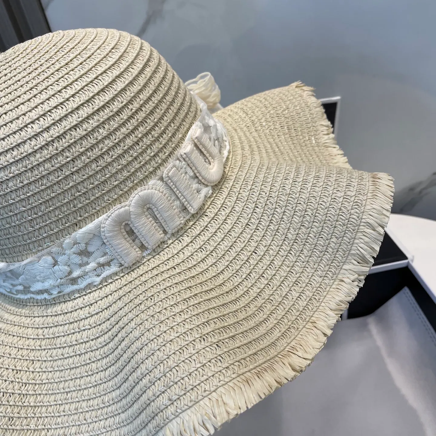 P60 miumiu 2025 new straw hat, advanced customization, lady style, attention to detail, sun protection and UV protection in summer, a must-have for travel, versatile and good-looking
