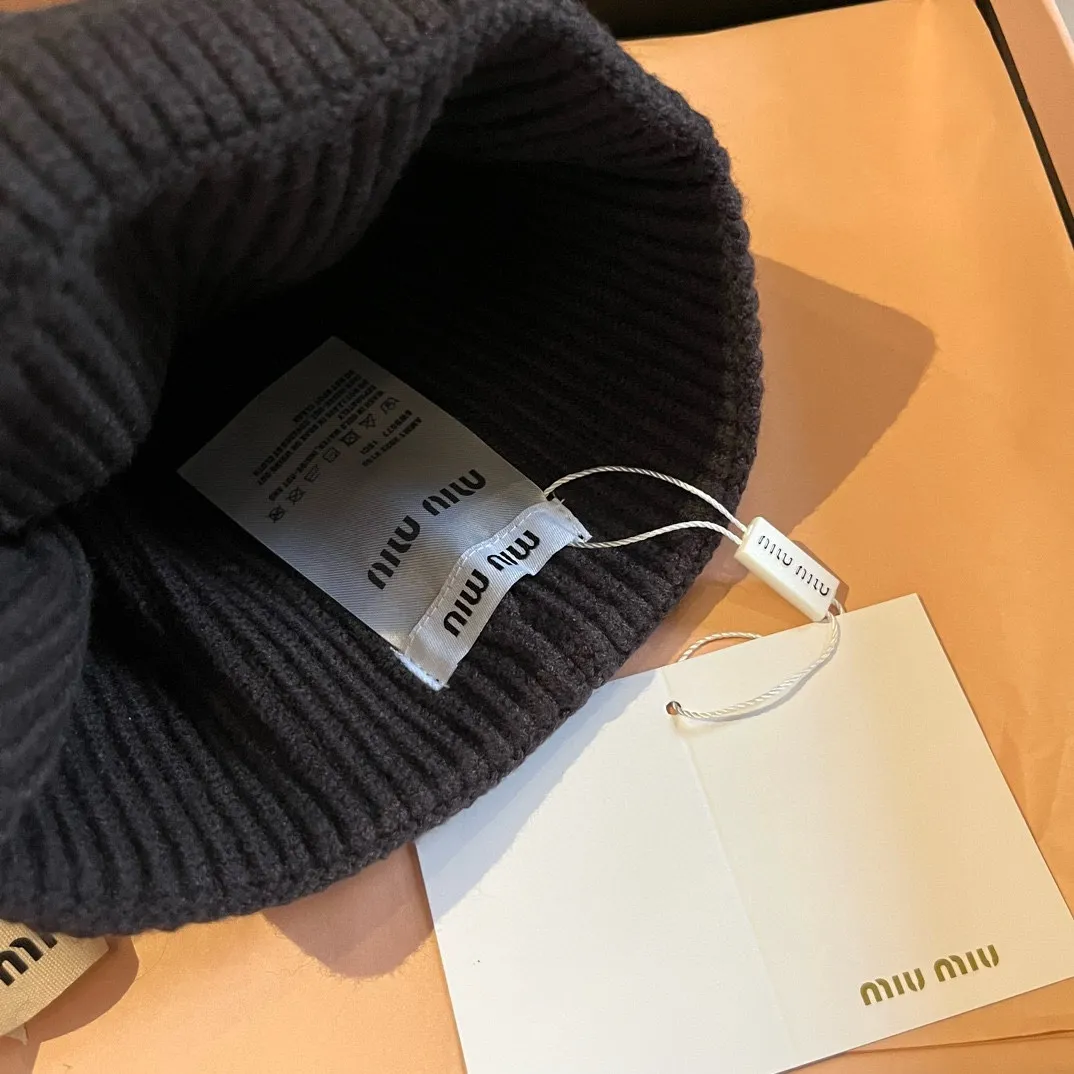 💰70¥ miumiu new knitted beanie, unisex