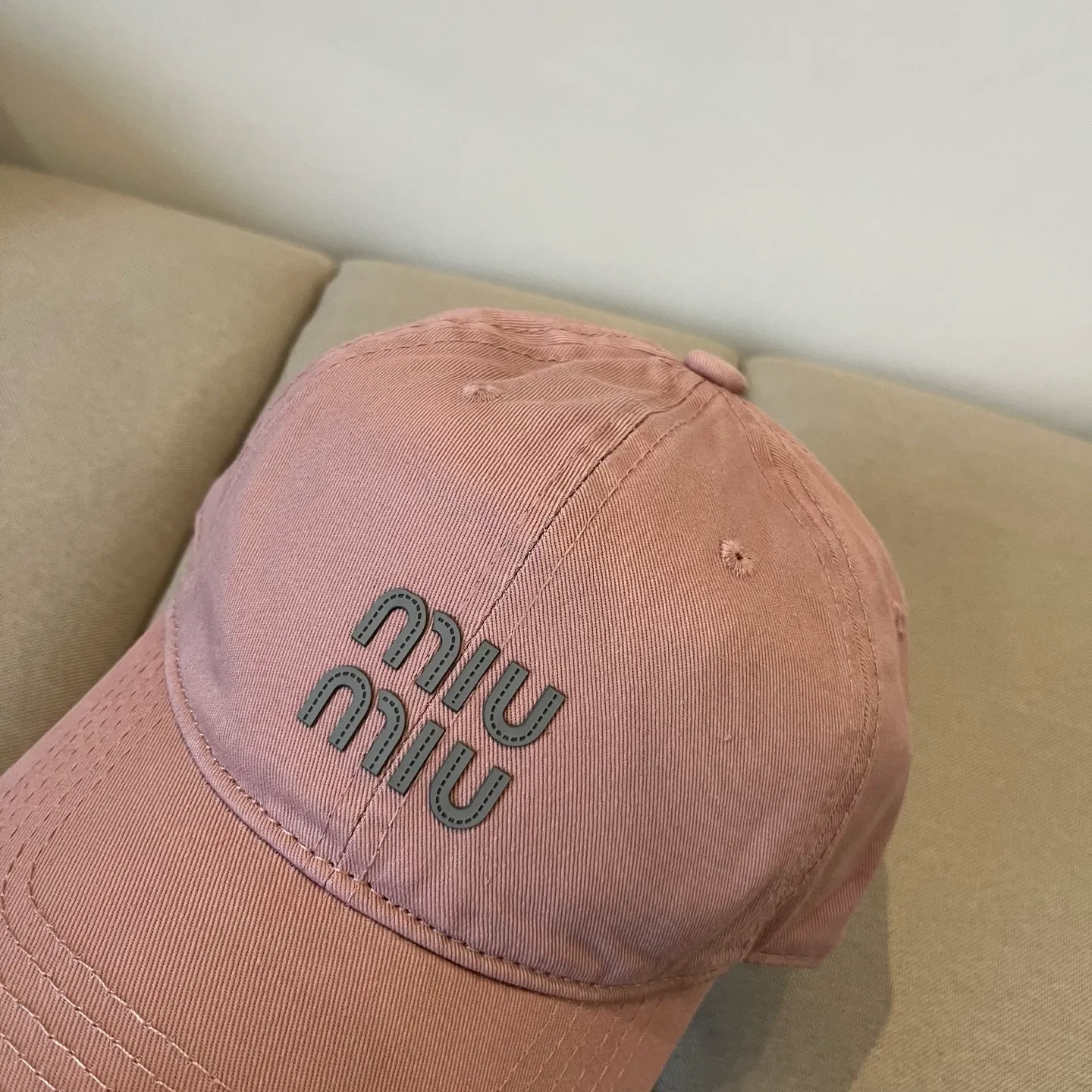 P54 miumiu original spring and summer new baseball cap, authentic mold customization, original workmanship is meticulous and the quality is superb!