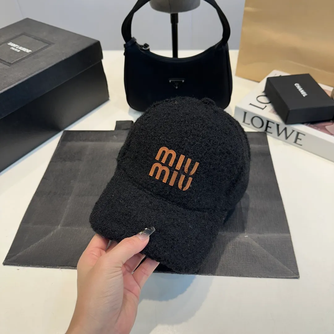 P56 Miumiu Miumiu new order style embroidered baseball cap🧢Big brand style is super easy to match, get it now!