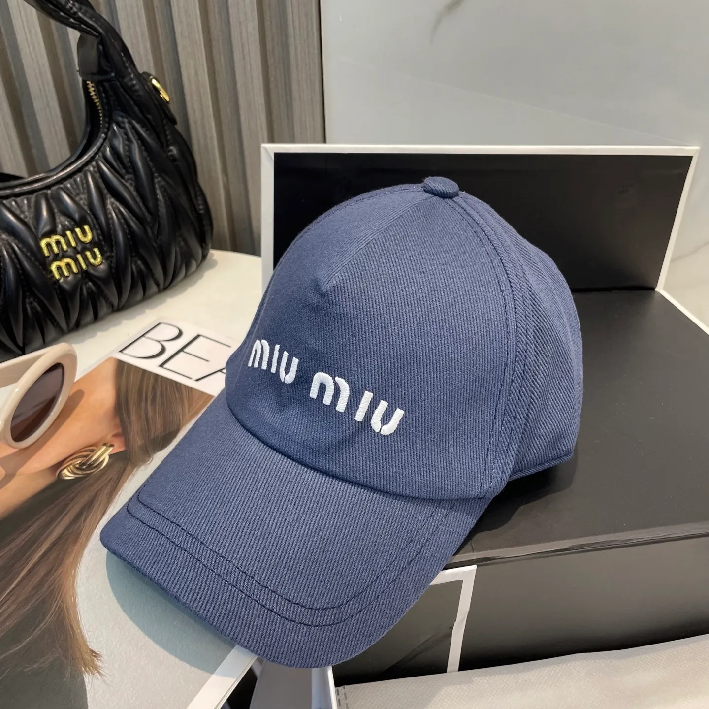 P60💛 Comes with dust bag. [Miumiu Miu Miu] New order style embroidered baseball cap🧢Big brand style is super easy to match, hurry up and get it!